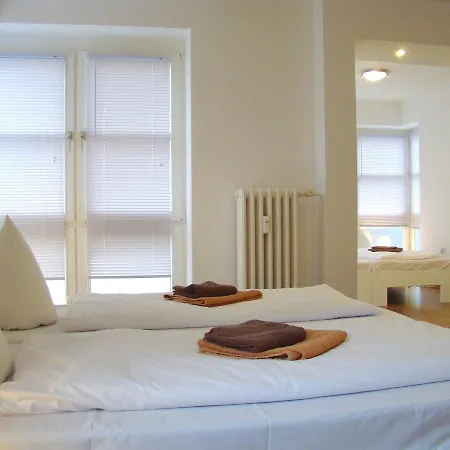 Rooms&apartments Near Zoologischer Garten Hostel