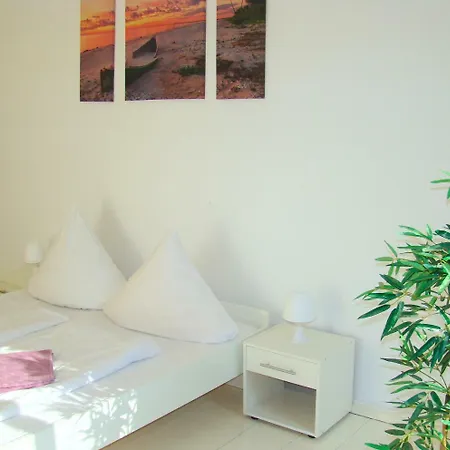 Hostal & Near Zoologischer Garten *